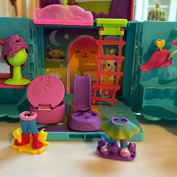 Gabby Dollhouse Salon - Picture 4 of 6